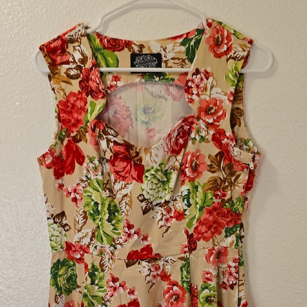 Hearts & Roses Floral Sleeveless Midi Dress in Beige with Red & Green Blooms - Picture 4 of 6